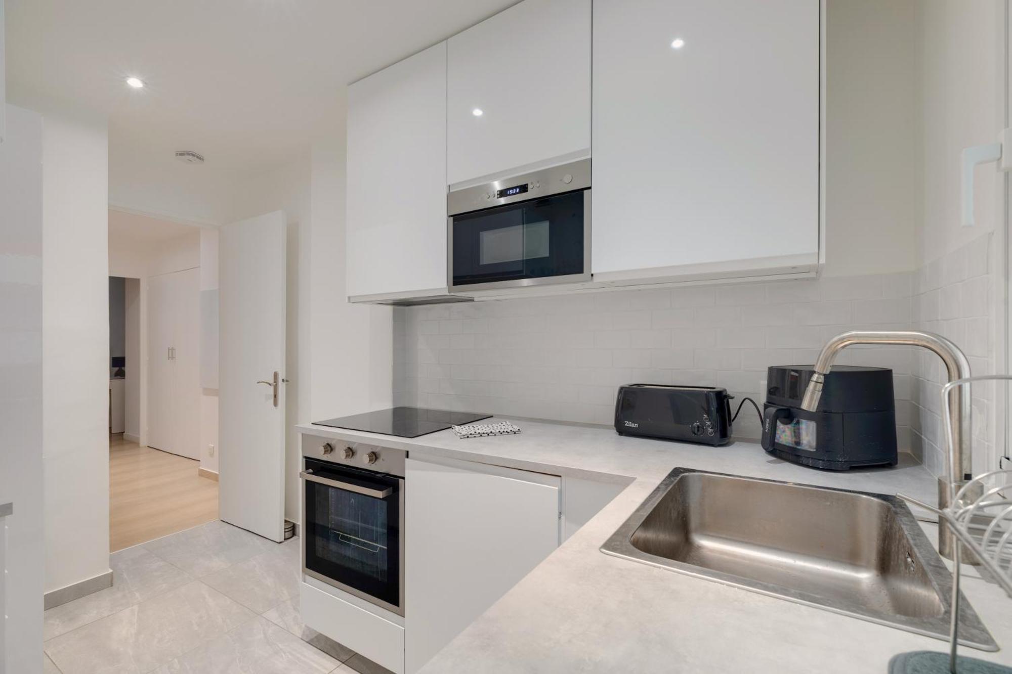 Newly Renovated Charming Downtown Apartment Antibes Exterior foto